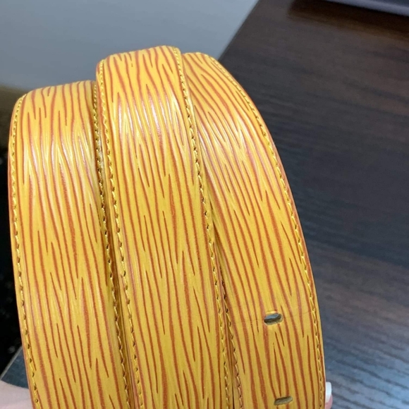 Luis Vuitton Yellow Epi Belt Size 85 or 34 in. Authentic - Picture 5 of 11